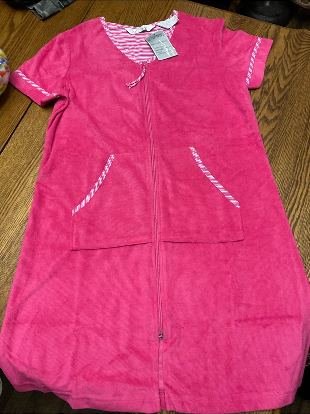 8-2026-Women's Hot Pink Short-Sleeve Zip-Front Robe with Pockets